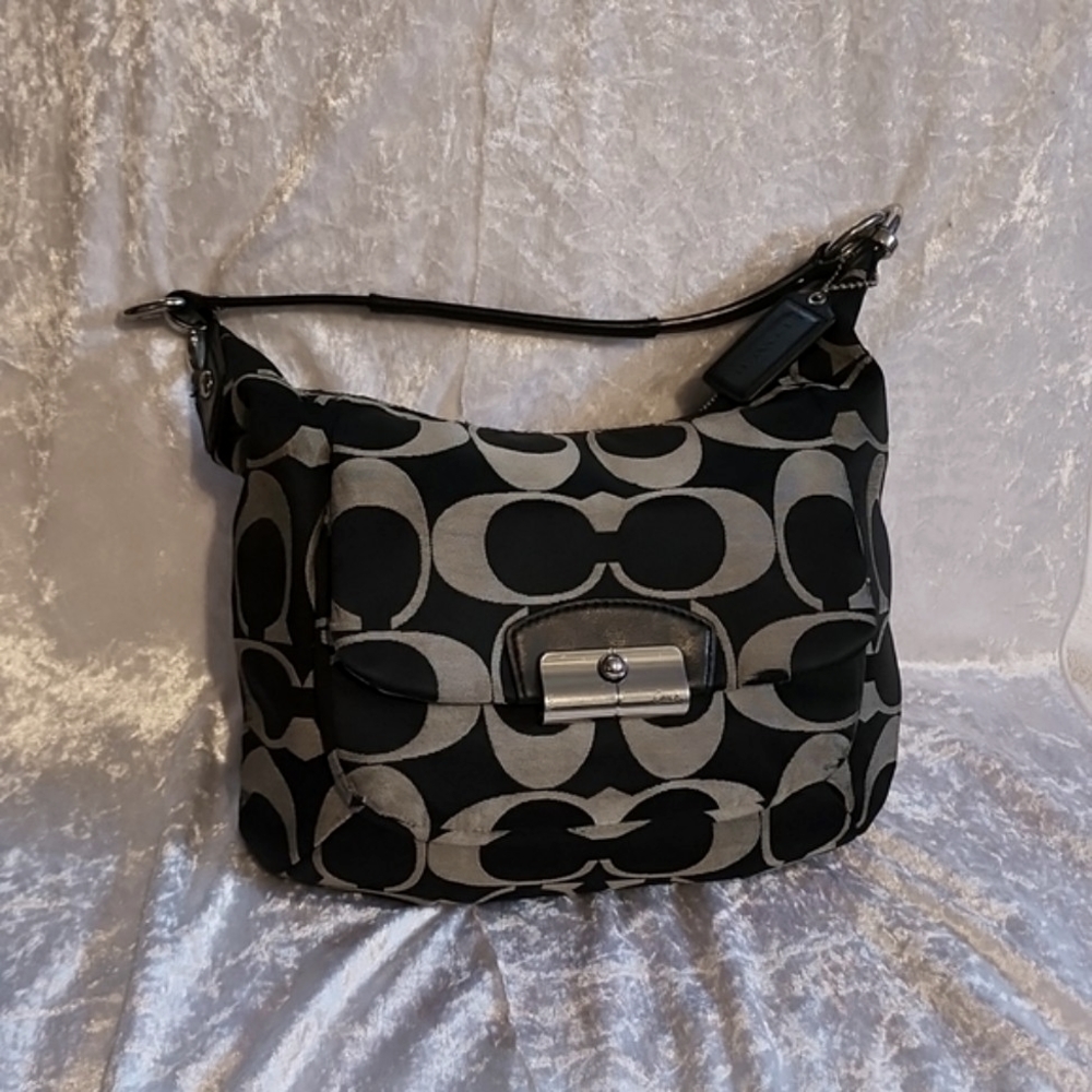 Coach Signature Purse. Good condition and great size